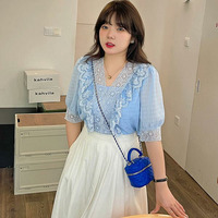 レースコラージュのブラウスと同色キャミソールのアンサンブル