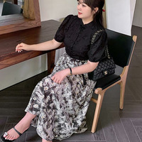 アーティスティックなフラワープリントのロングギャザースカート