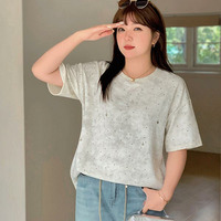 ビーズを満点の星のように散りばめたガーリーな半袖Tシャツ
