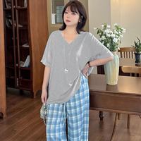 オーバーサイズでゆったりリラクシー Ｖネック半袖Tシャツ