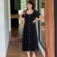 高級感溢れるクロシェレースのシェルフリンジ＆ボタンのワンピース