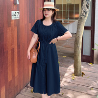 ラウンドネックで花形ボタン開きのコットンAラインワンピース