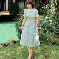 フラワープリント生地に総刺繍の上品なチャイナ風フレアワンピース