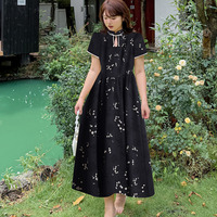 立体感のある小花プリントのチャイナ風フレアワンピース