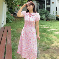 レトロな刺繍入りフラワープリントのドールカラーフレアワンピース