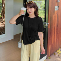 シンプルモダンなアシンメトリーデザイン半袖カットソー