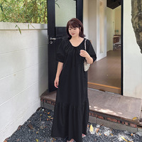 ドローストリングのネックライン スイートなロングワンピース