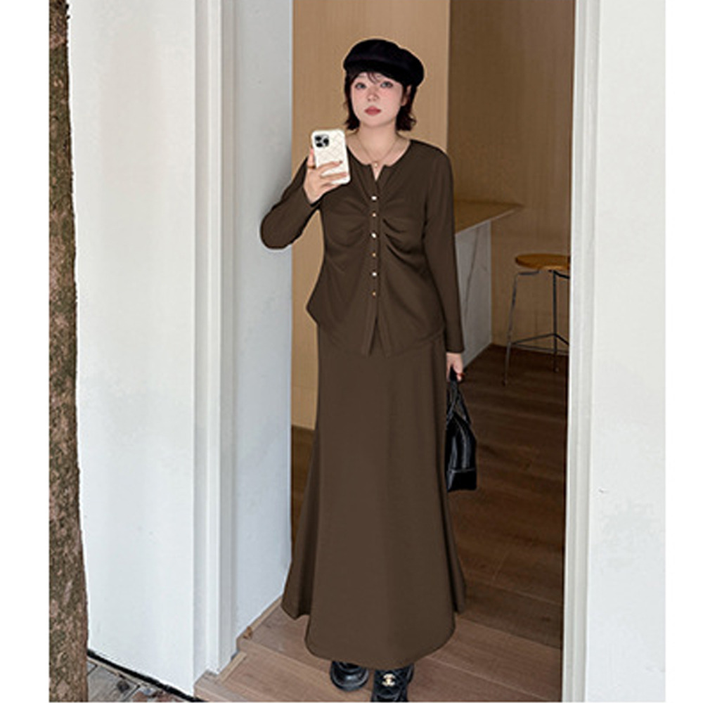 スタイルアップデザインでも着心地抜群のスカートスーツ11