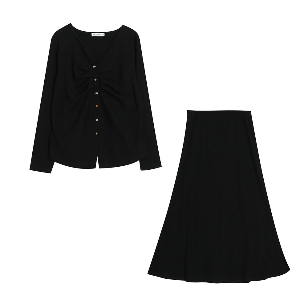 スタイルアップデザインでも着心地抜群のスカートスーツ12