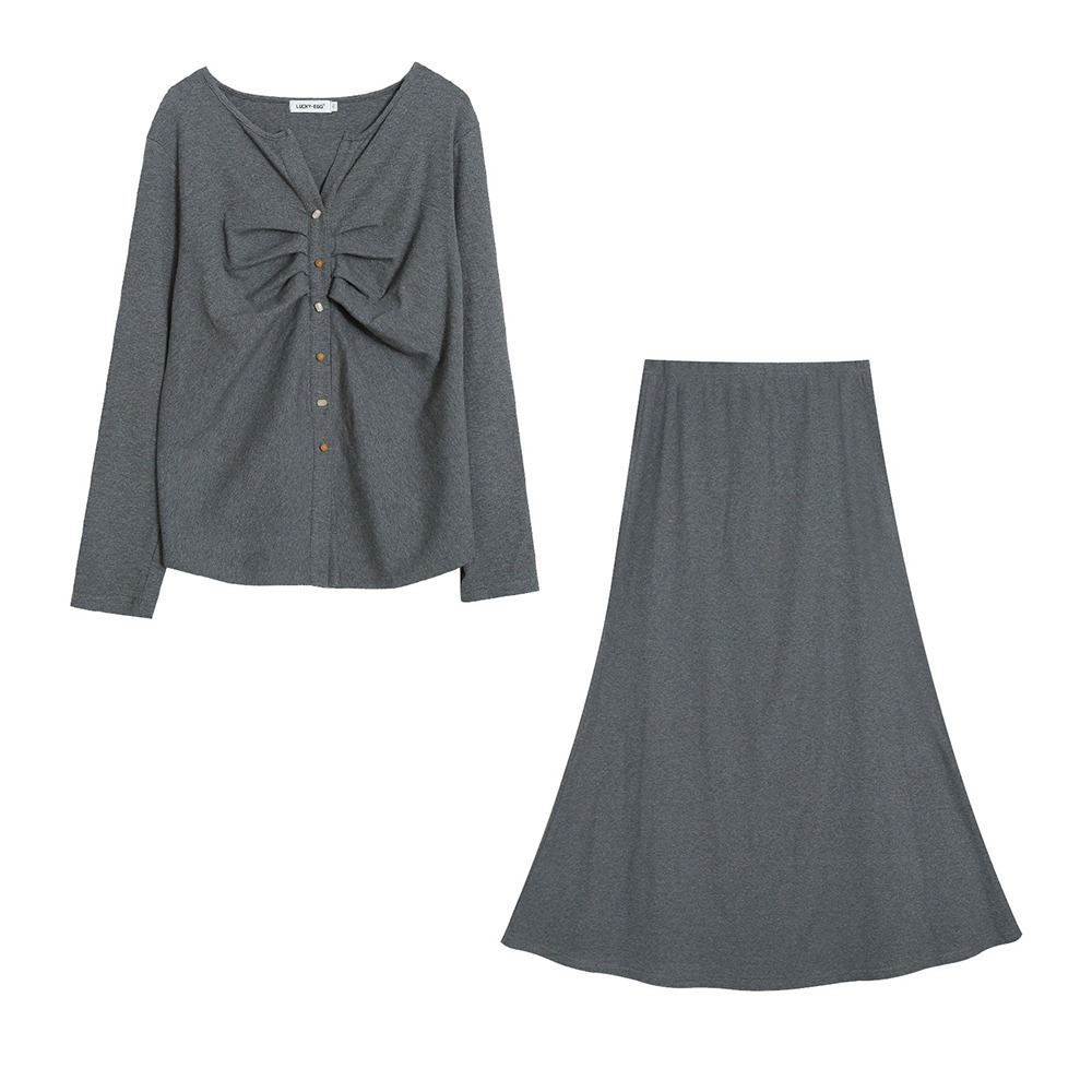 スタイルアップデザインでも着心地抜群のスカートスーツ13