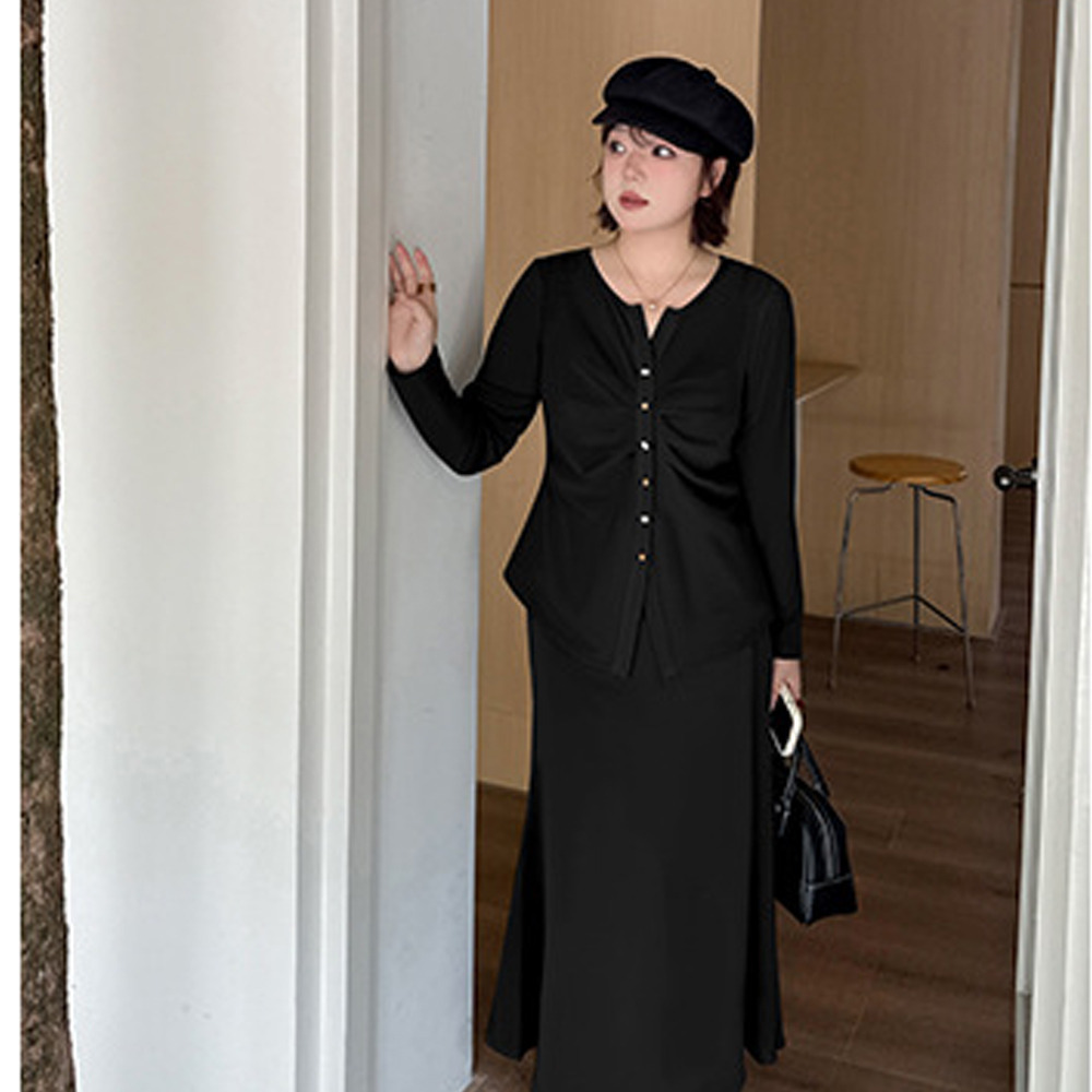 スタイルアップデザインでも着心地抜群のスカートスーツ3