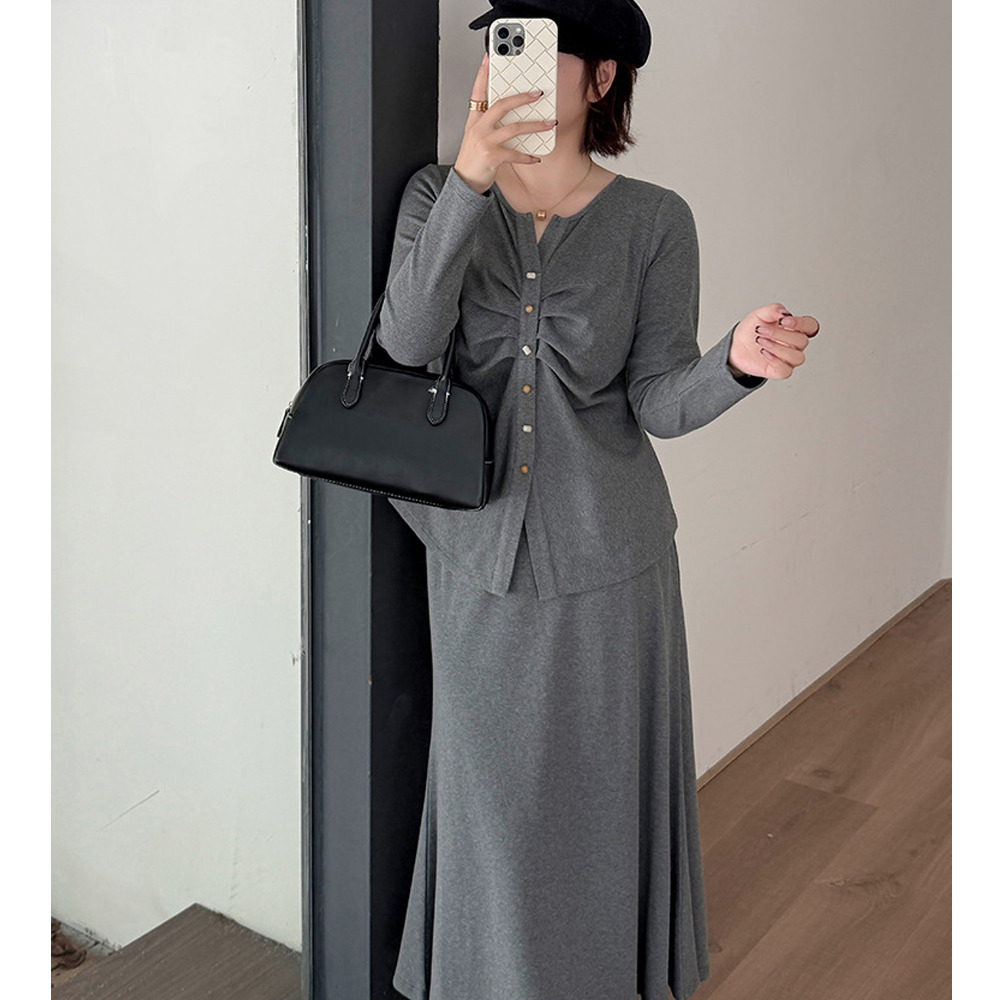 スタイルアップデザインでも着心地抜群のスカートスーツ5