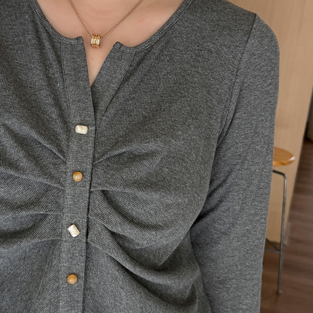 スタイルアップデザインでも着心地抜群のスカートスーツ7