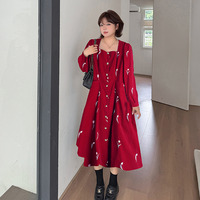 チューリップ刺繍ベルベット生地のタックフレアワンピース