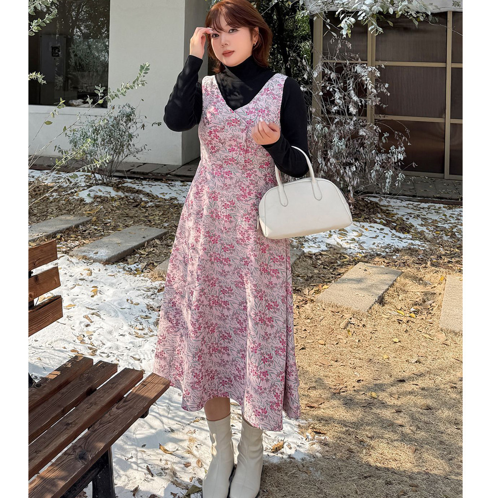 暖かなシンプルトップスと華やかなジャガード生地のジャンパースカート5