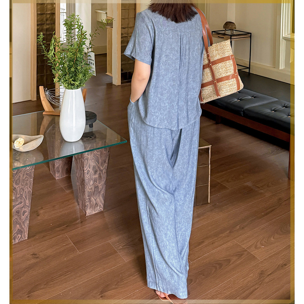 きちんと感がありながら涼しくてリラクシーなパンツスーツ13