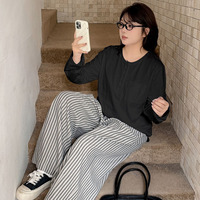 シンプルでリラクシーなコットン100%ヘンリーネック長袖Tシャツ