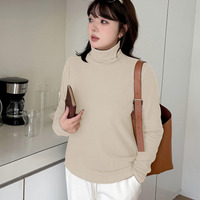 シンプルでリラクシーなタートルネック起毛素材プルオーバー