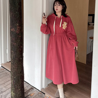 くまモチーフ付き。裏起毛スウェットの暖かい大人カジュアルワンピース