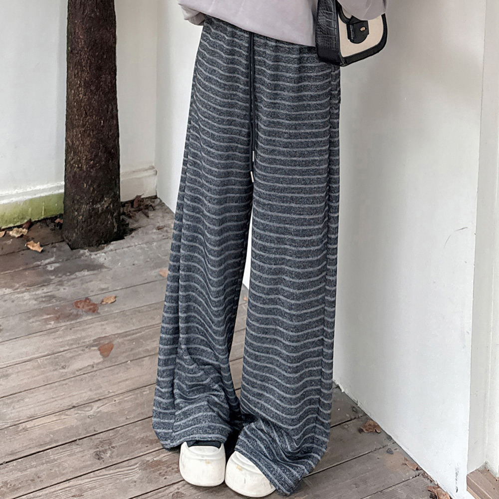 暖かな裏起毛素材 細ボーダー柄ウエストゴム ワイドストレートパンツ2