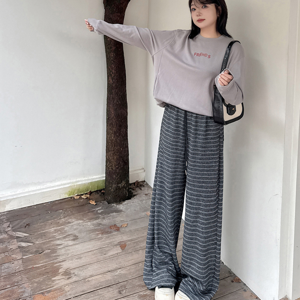 暖かな裏起毛素材 細ボーダー柄ウエストゴム ワイドストレートパンツ3