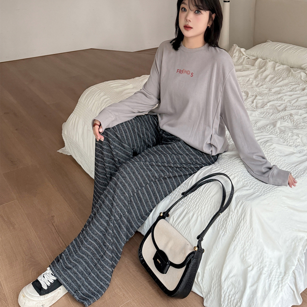 暖かな裏起毛素材 細ボーダー柄ウエストゴム ワイドストレートパンツ4