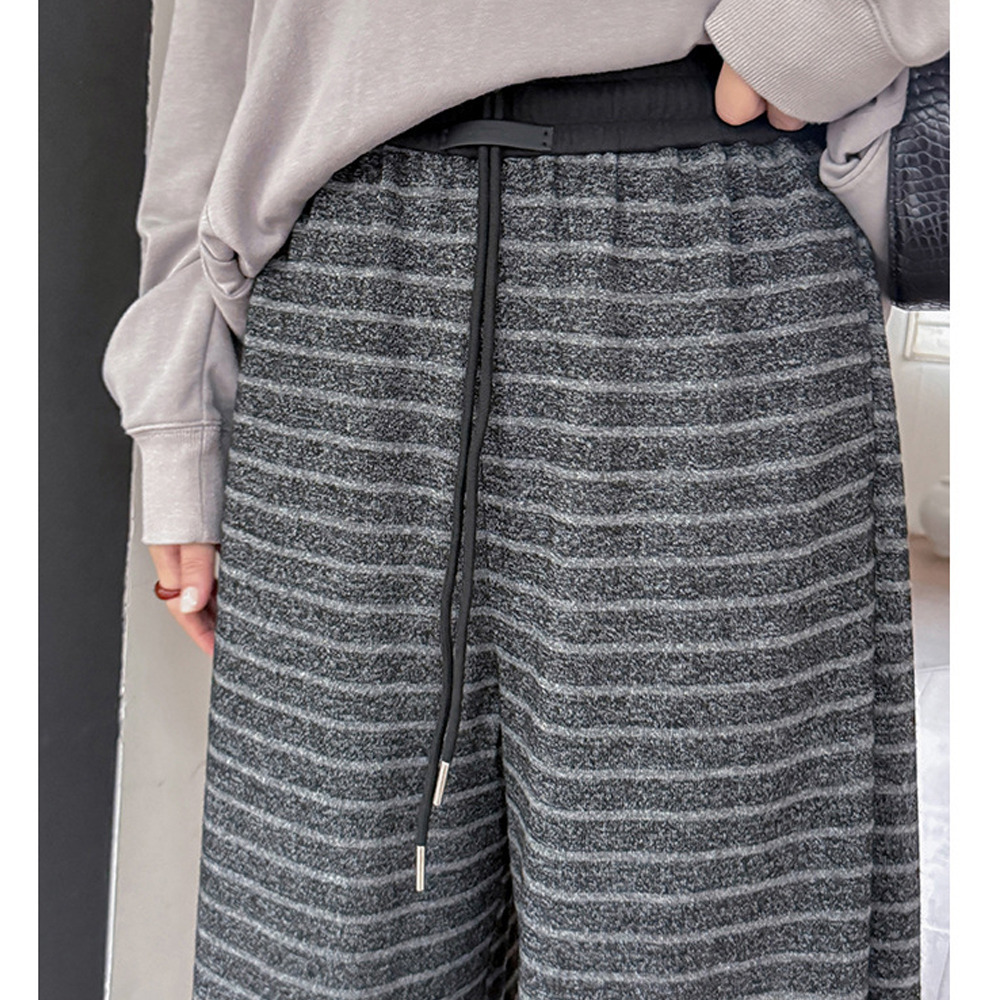 暖かな裏起毛素材 細ボーダー柄ウエストゴム ワイドストレートパンツ6