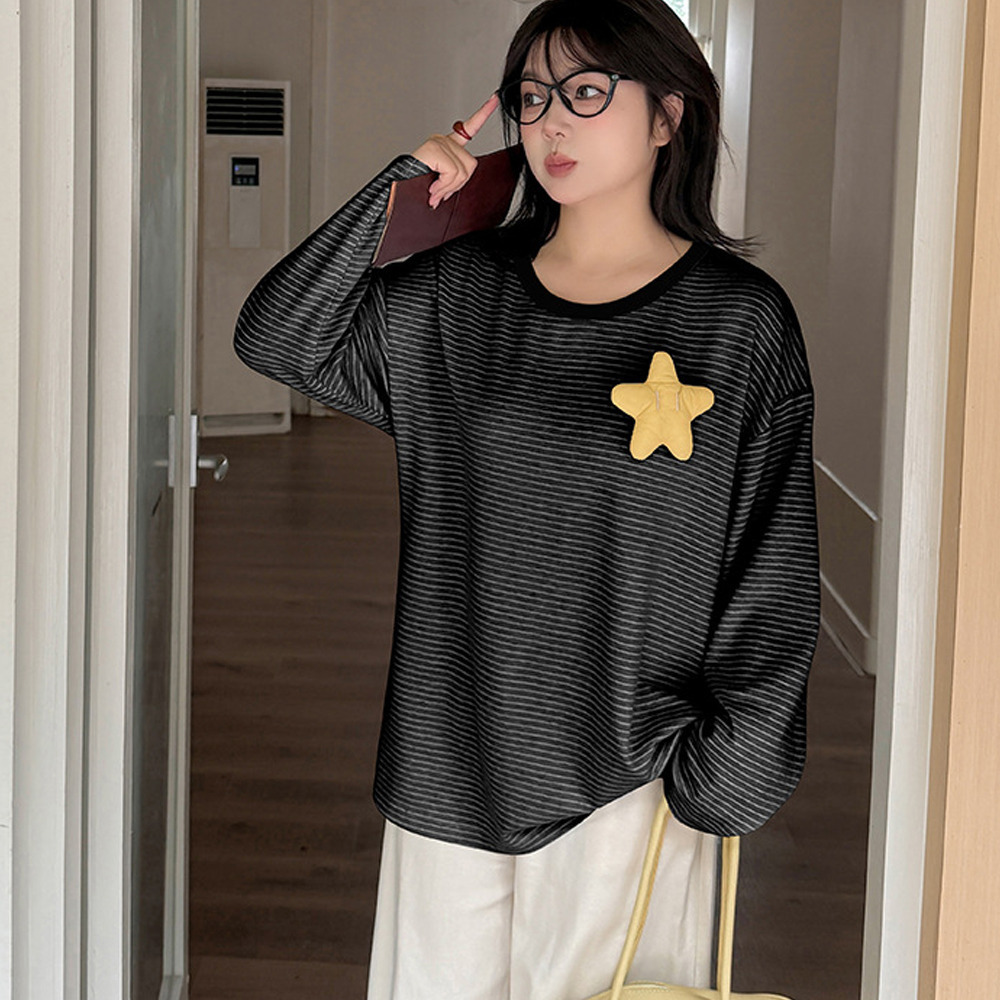 星モチーフ付き 細ボーダー オーバーサイズ ニットプルオーバー1