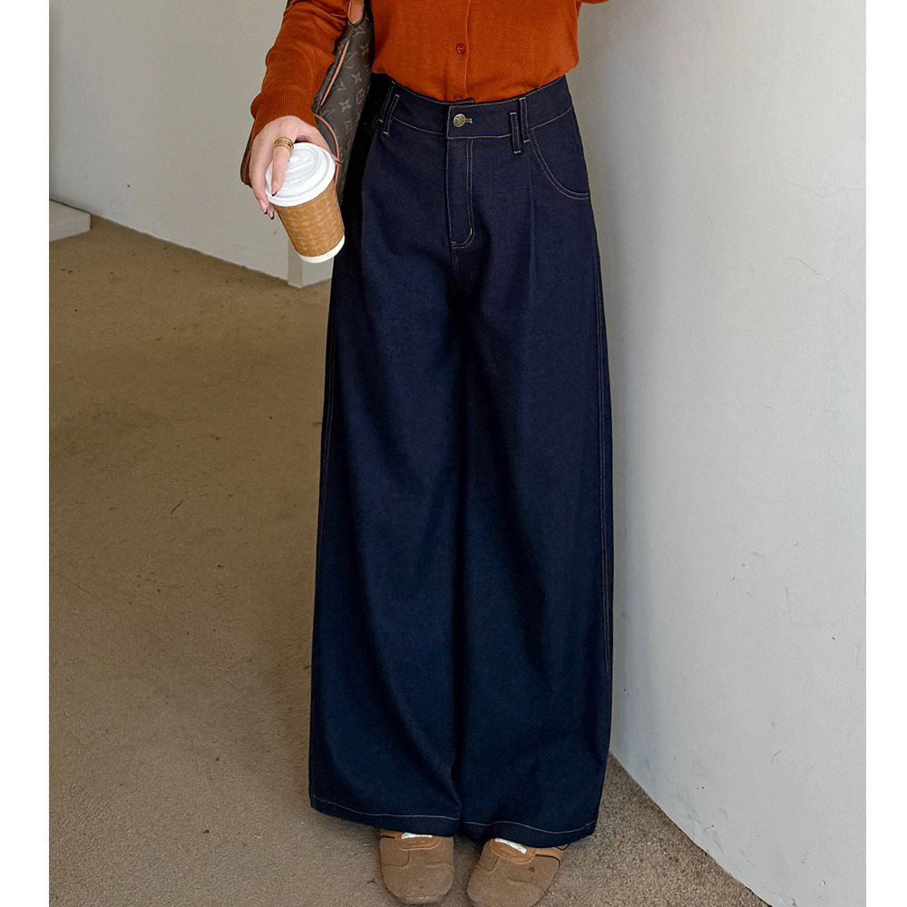 ウエストタック入りのワンウォッシュ綺麗めデニムワイドパンツ1
