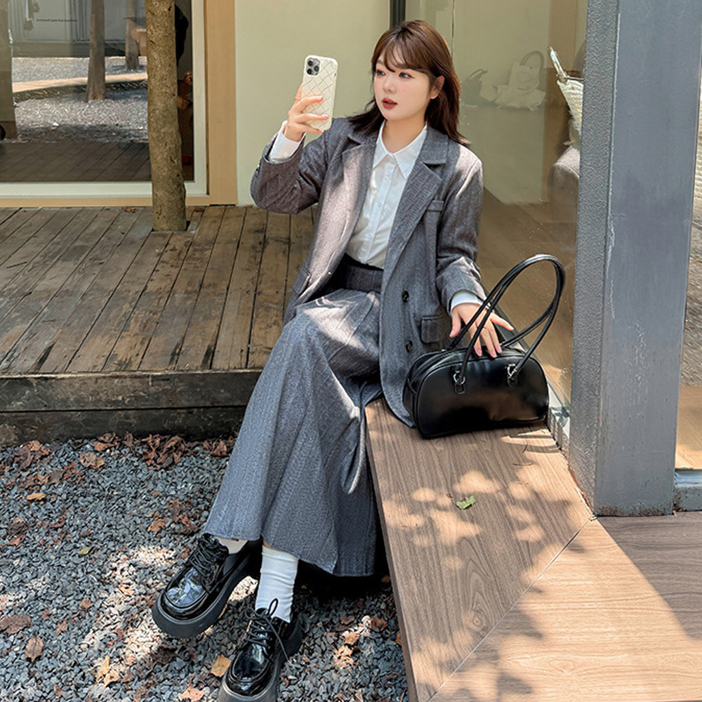 レトロなヘリンボーンウールライク生地のスカート7