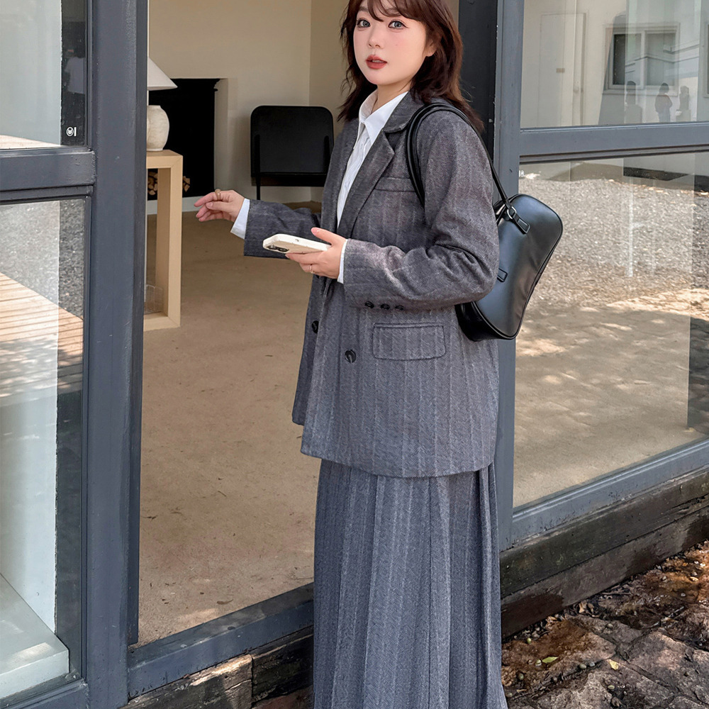 レトロなヘリンボーンウールライク生地のスカート8