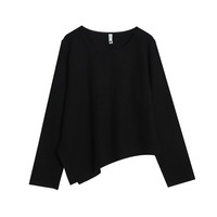 横縞生地でイレギュラーヘム サイドスリット入りの長袖トップス