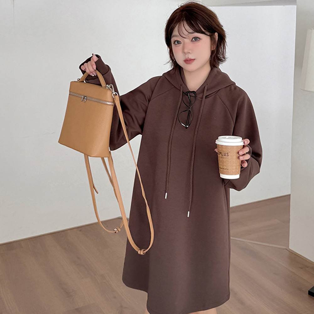 一枚でもカジュアルパンツとコーデしてもおしゃれなフーディーワンピ4