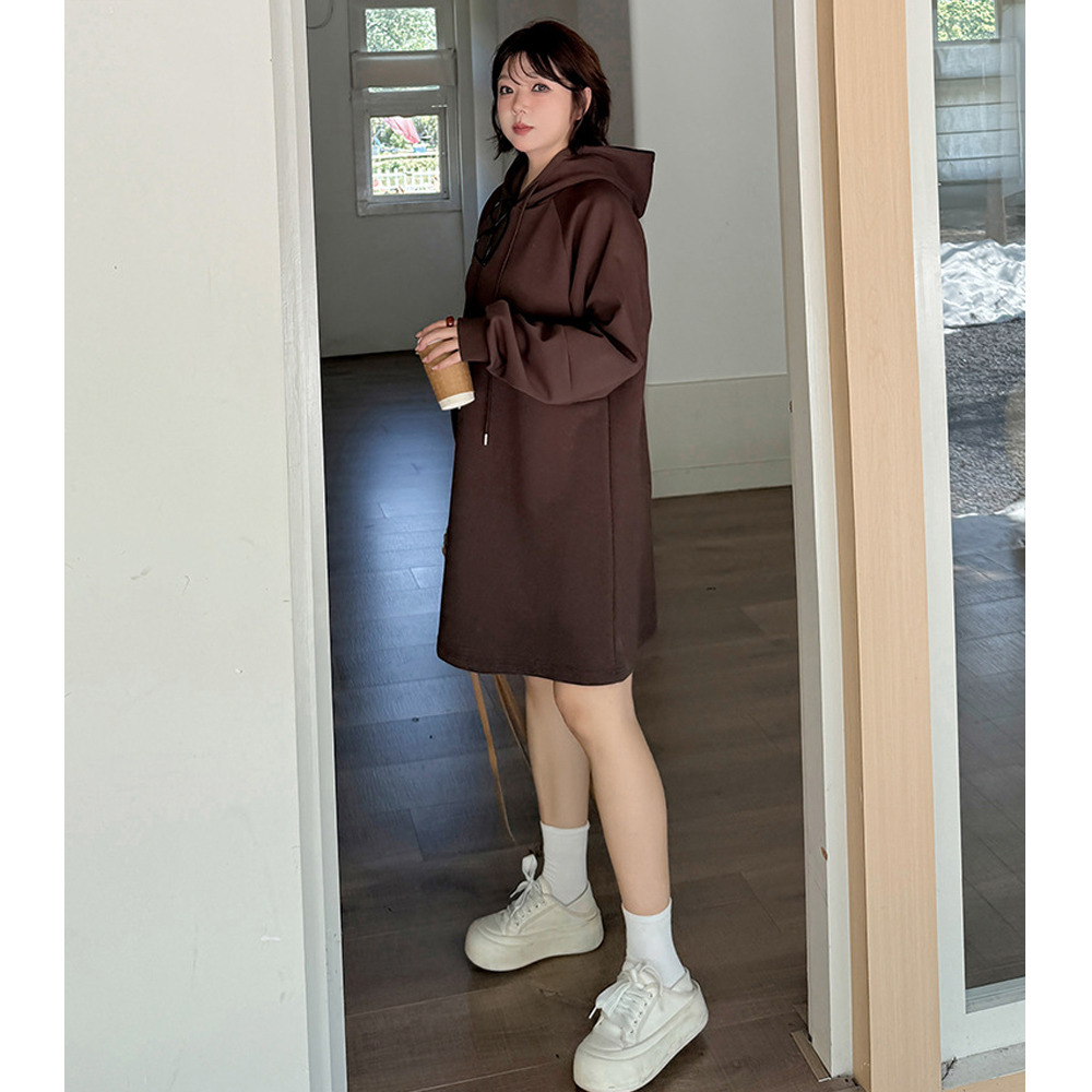 一枚でもカジュアルパンツとコーデしてもおしゃれなフーディーワンピ5