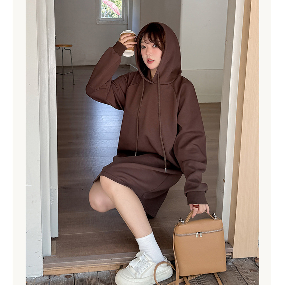 一枚でもカジュアルパンツとコーデしてもおしゃれなフーディーワンピ6