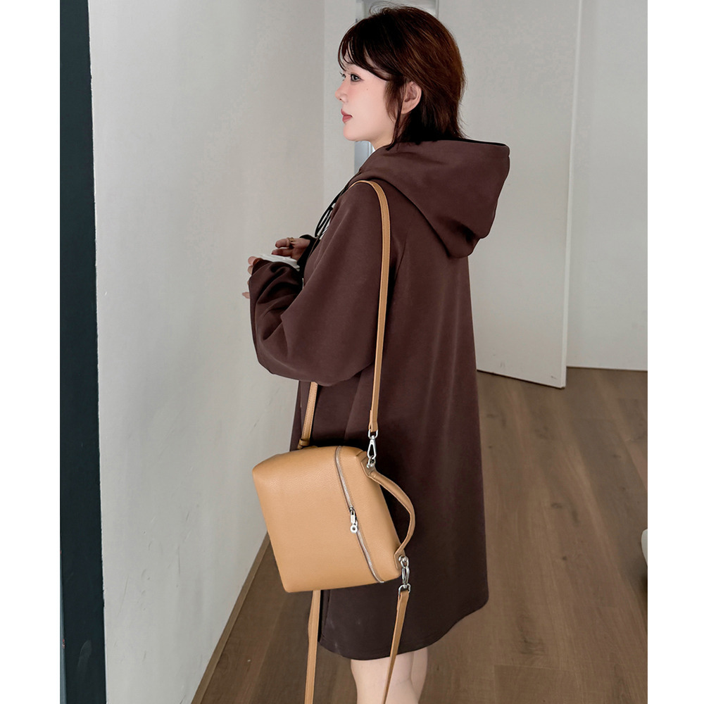 一枚でもカジュアルパンツとコーデしてもおしゃれなフーディーワンピ7