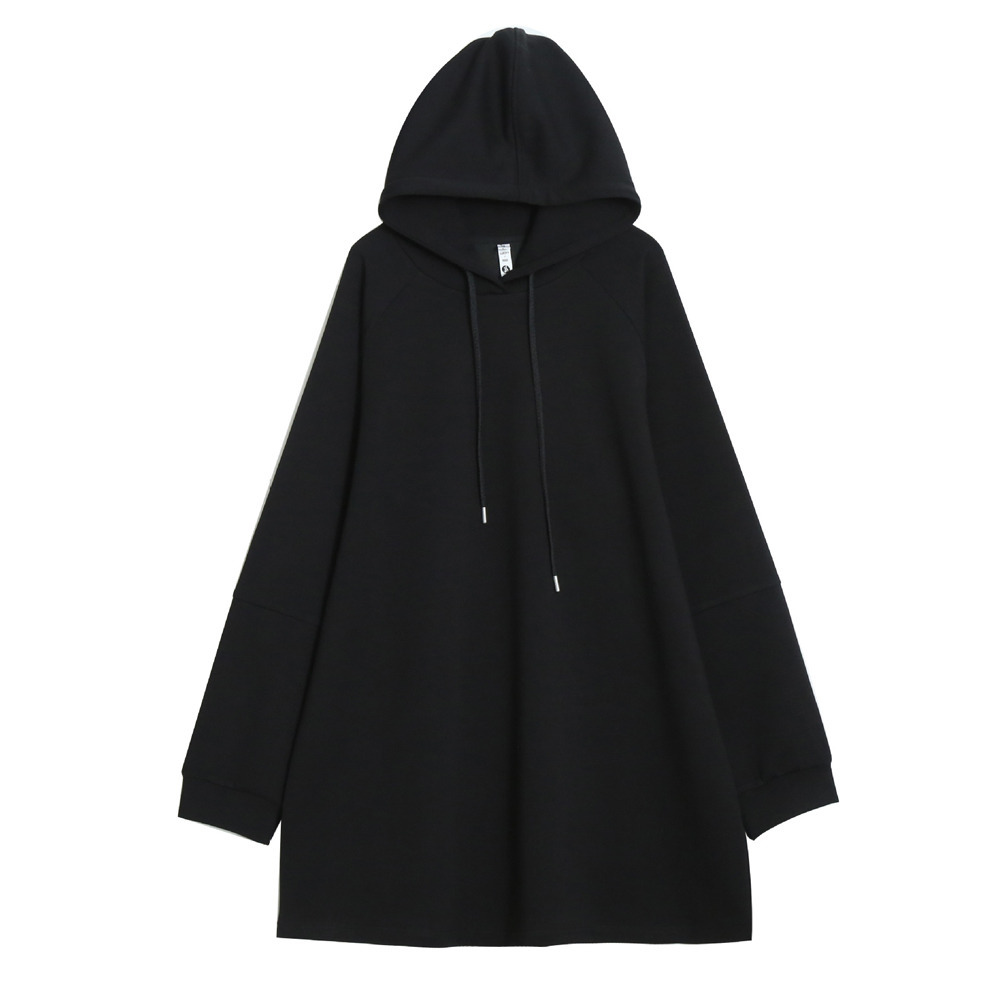 一枚でもカジュアルパンツとコーデしてもおしゃれなフーディーワンピ9