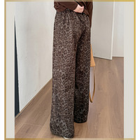 しっとりとしたピーチスキン ヒョウ柄ウエストゴム ワイドパンツ
