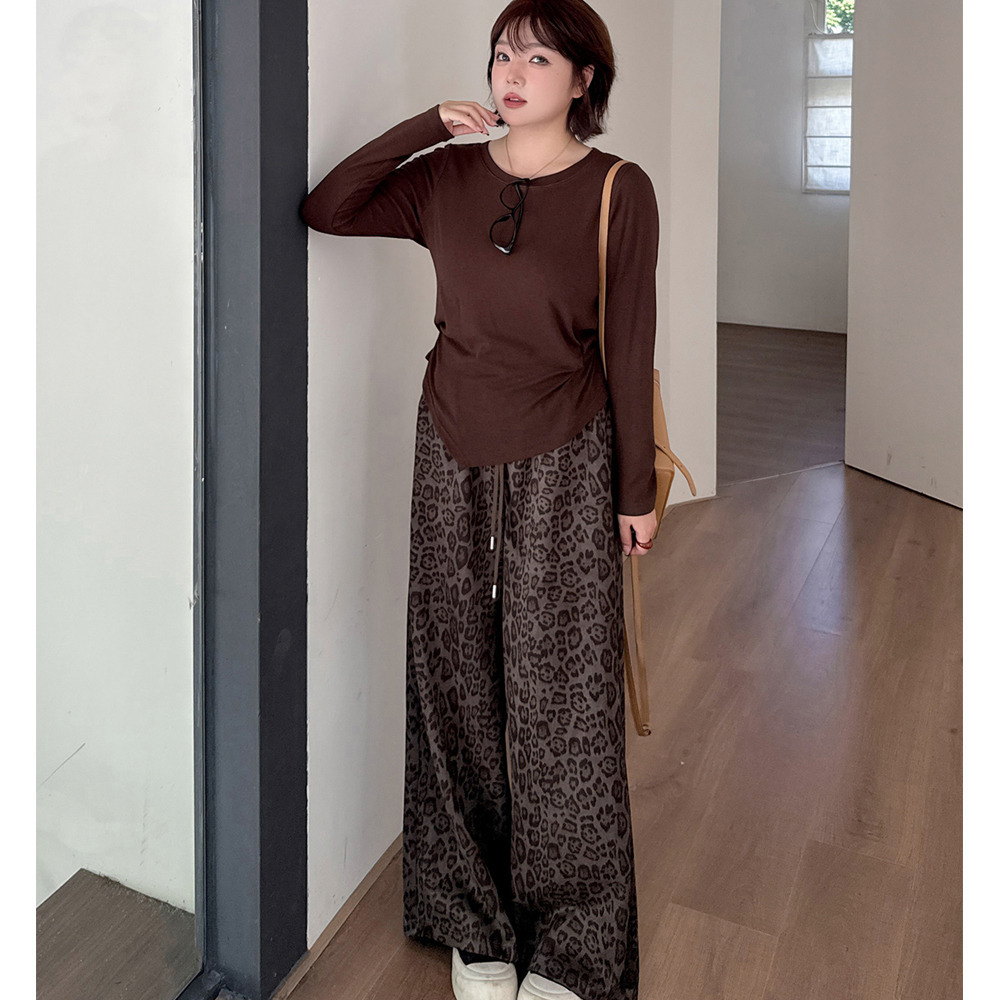 しっとりとしたピーチスキン ヒョウ柄ウエストゴム ワイドパンツ3