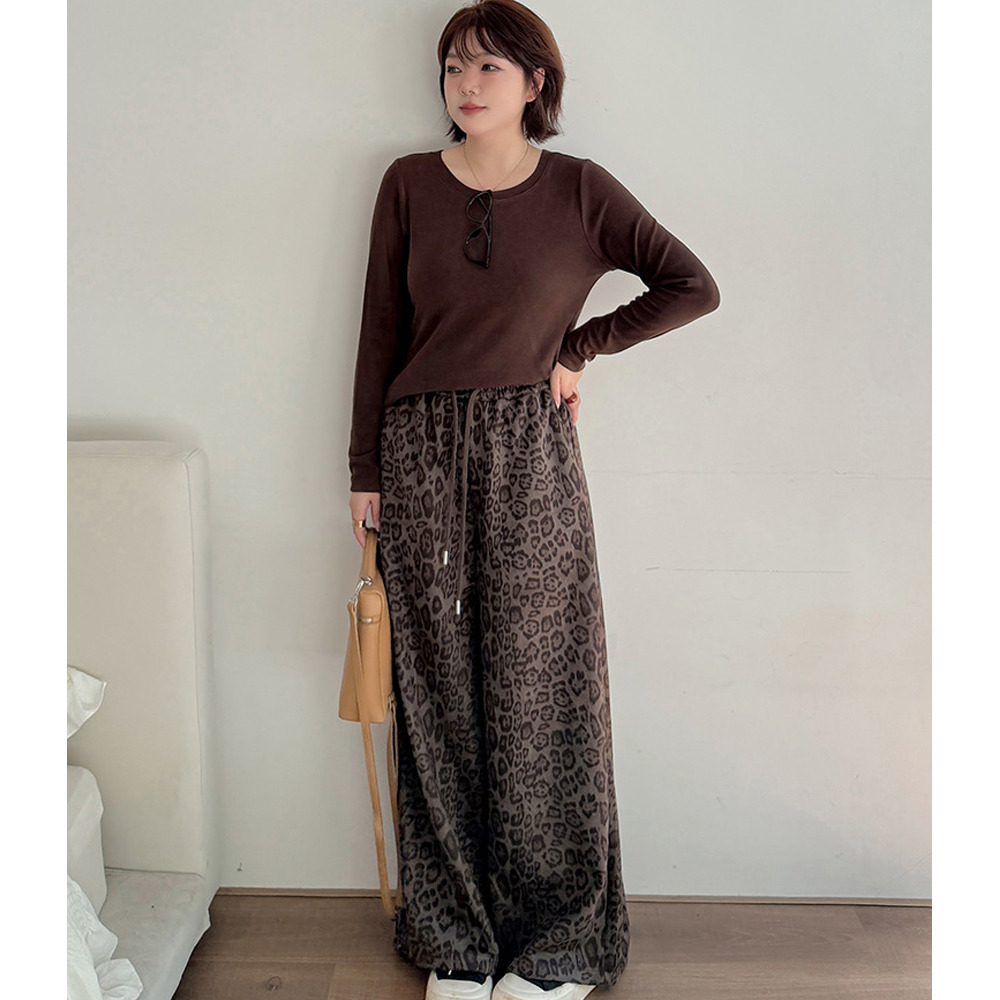 しっとりとしたピーチスキン ヒョウ柄ウエストゴム ワイドパンツ4