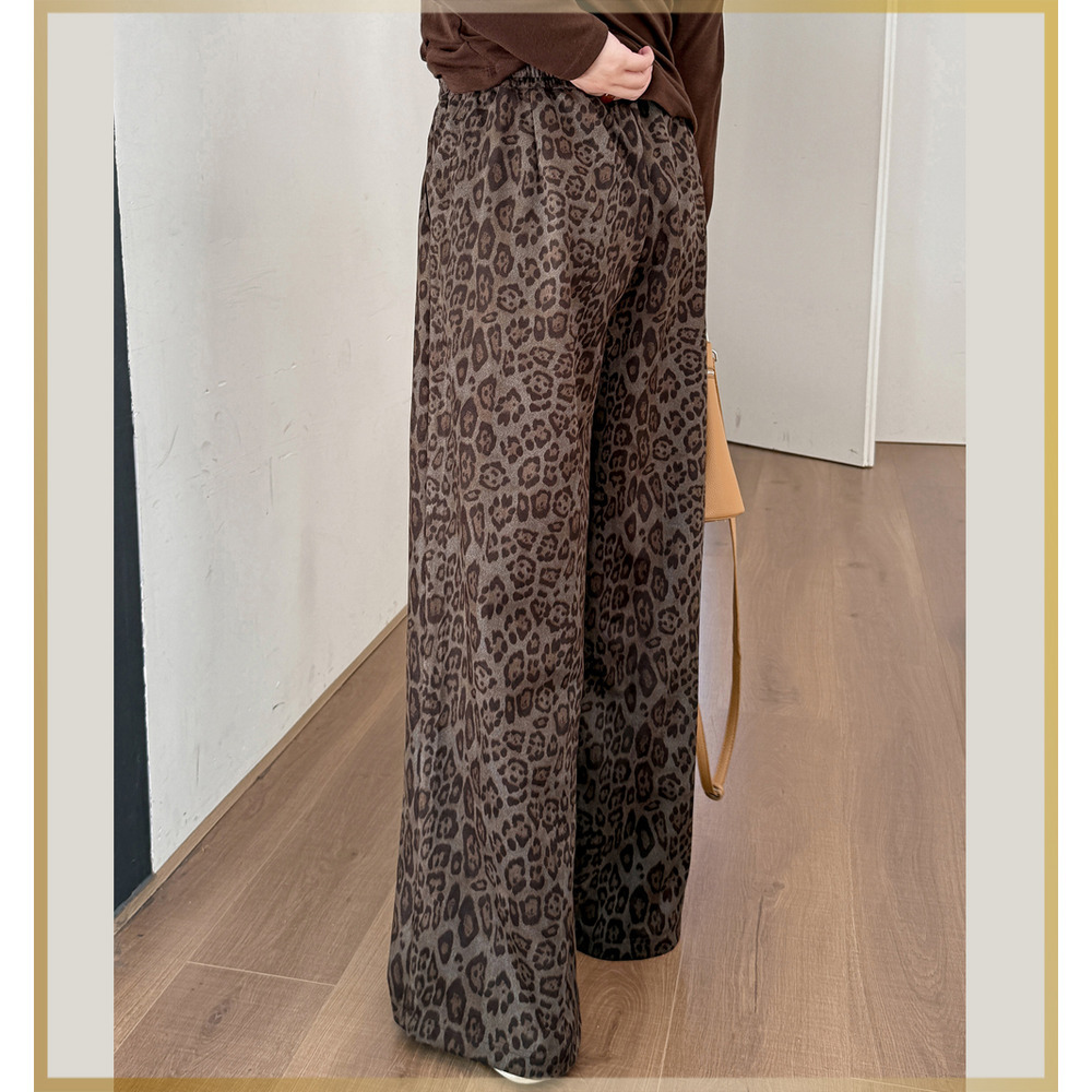 しっとりとしたピーチスキン ヒョウ柄ウエストゴム ワイドパンツ1