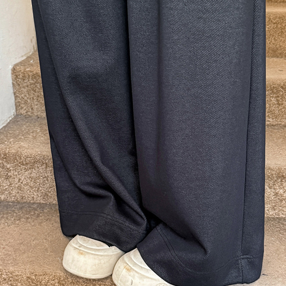 ショートジャケットとワイドパンツの綺麗めデニムパンツスーツ7