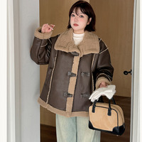 フェイクファーとレザーの複合生地で襟は2WAY！Aラインショートコート