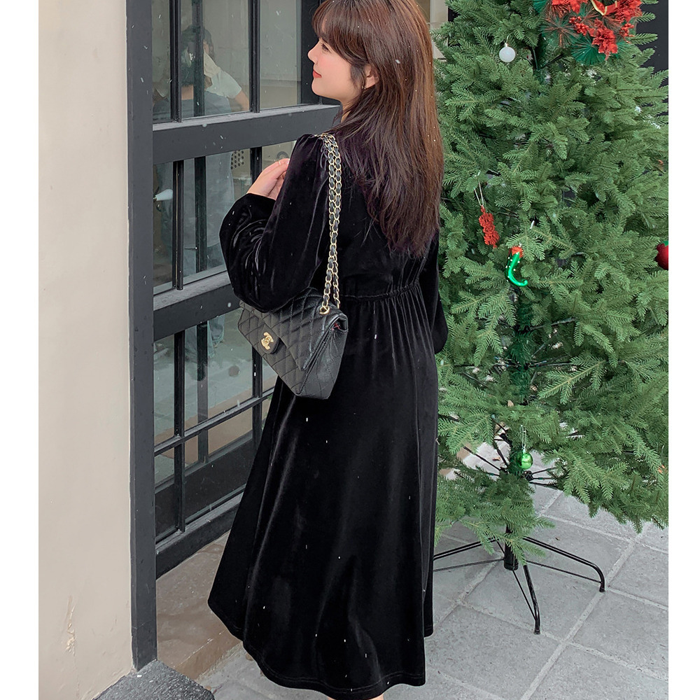 ウェーブラインが個性的でエレガント!ベルベットフレアワンピース4