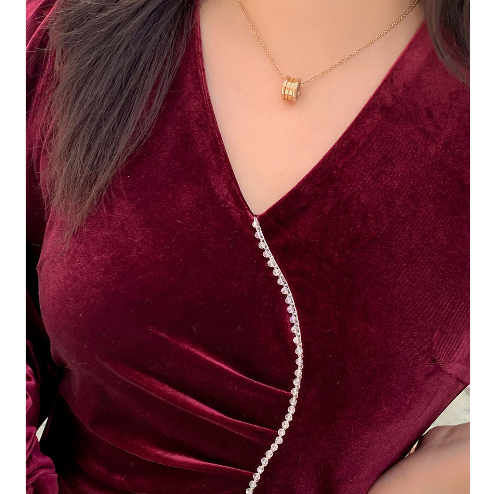 ウェーブラインが個性的でエレガント!ベルベットフレアワンピース9