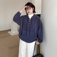 胸のレースアップが可愛い！デニム風の厚手スウェットパーカー