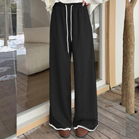 ウールライク素材のドレープが綺麗なワイドストレートパンツ