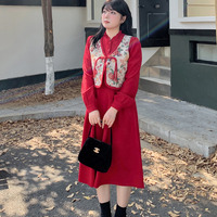 ウエストタックワンピースと花柄ジャガード織りベストのセットアップ