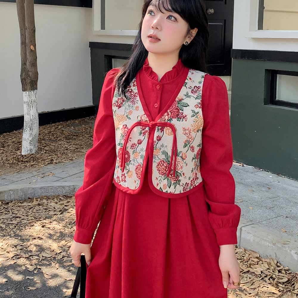 ウエストタックワンピースと花柄ジャガード織りベストのセットアップ4