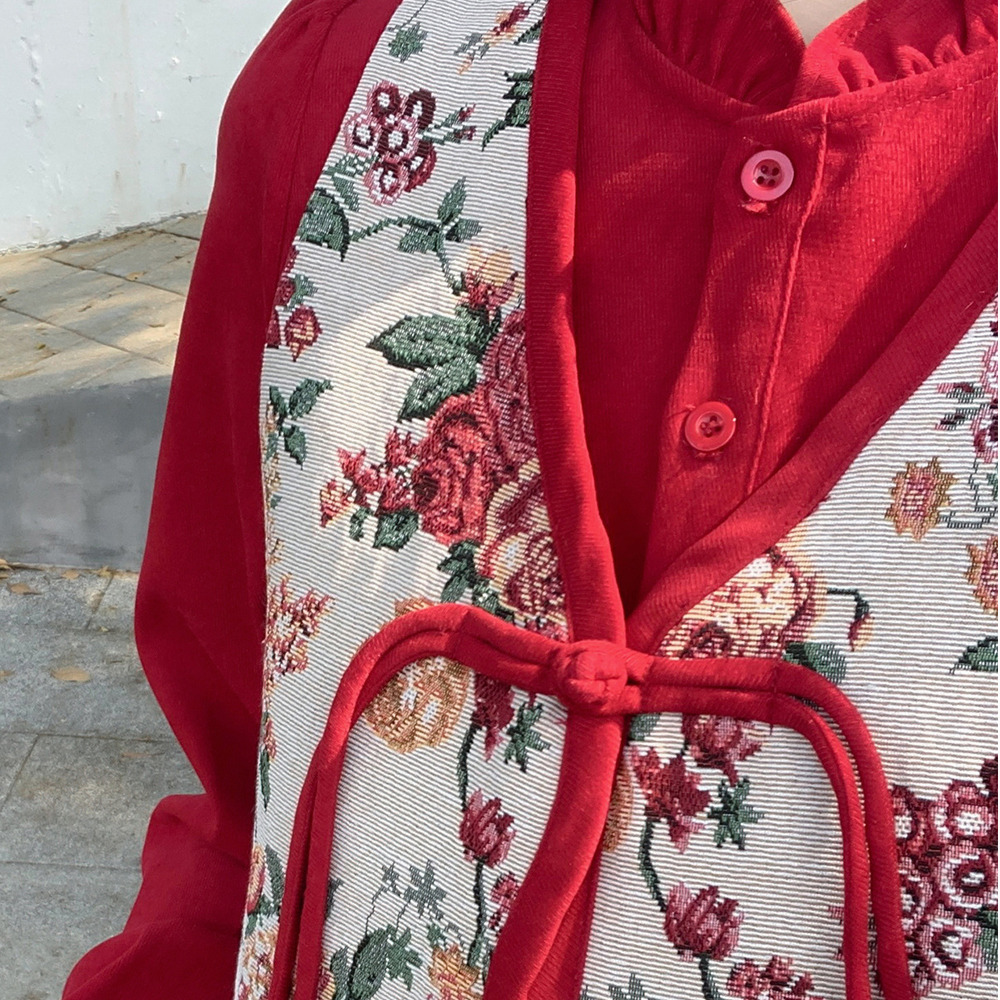 ウエストタックワンピースと花柄ジャガード織りベストのセットアップ7